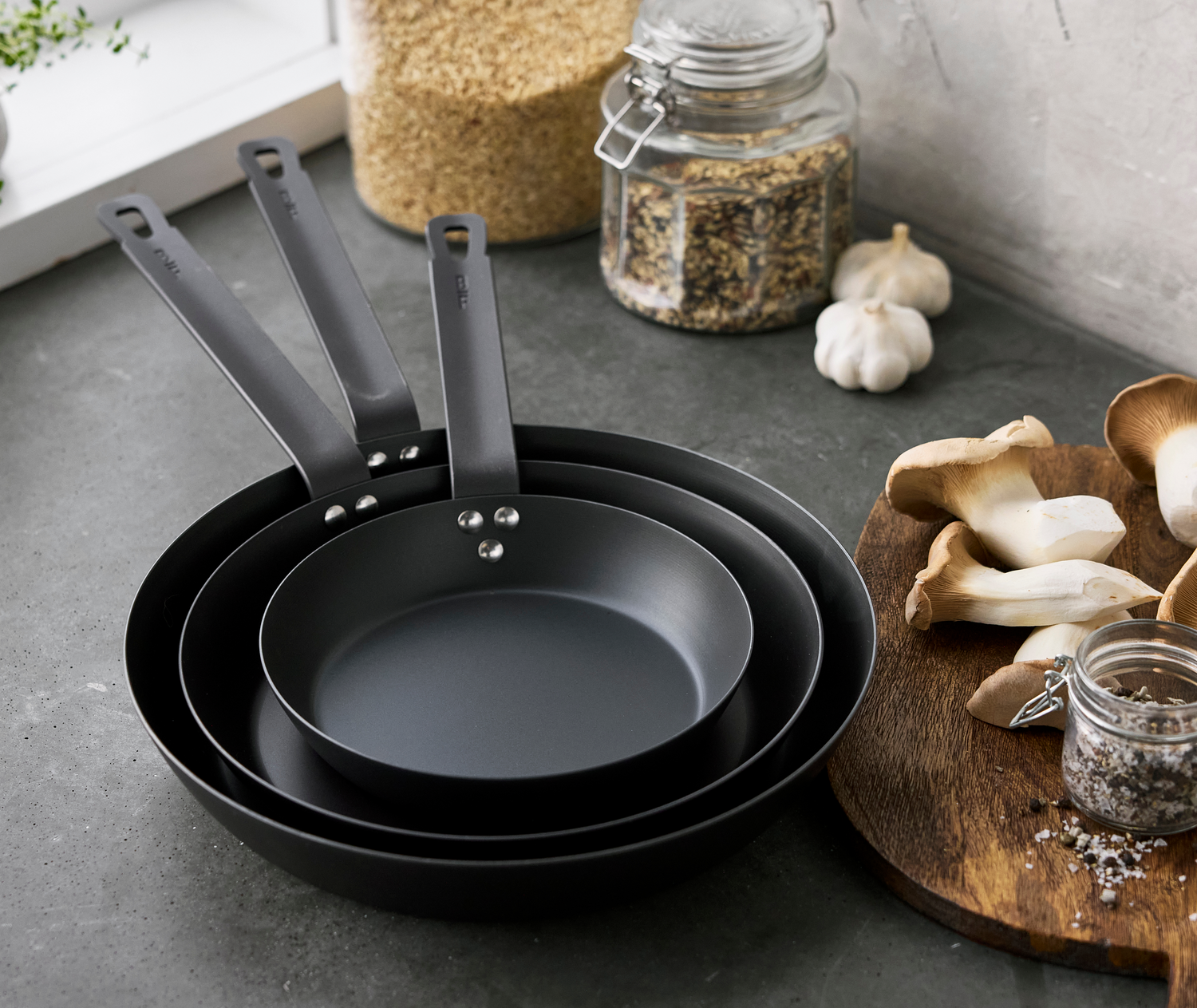 Carbon Steel vs. Nonstick: Which One Should You Choose?