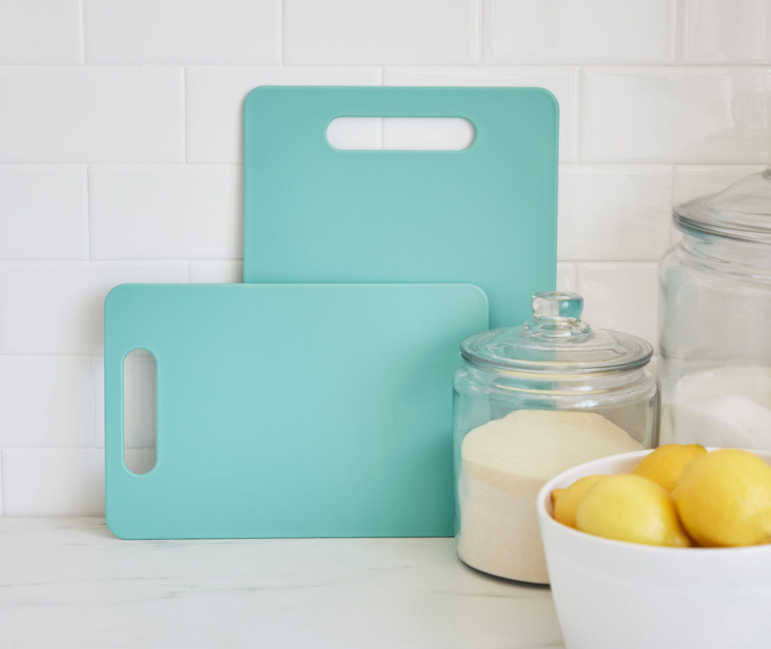 Wood vs. Plastic Cutting Boards: What’s the Difference?