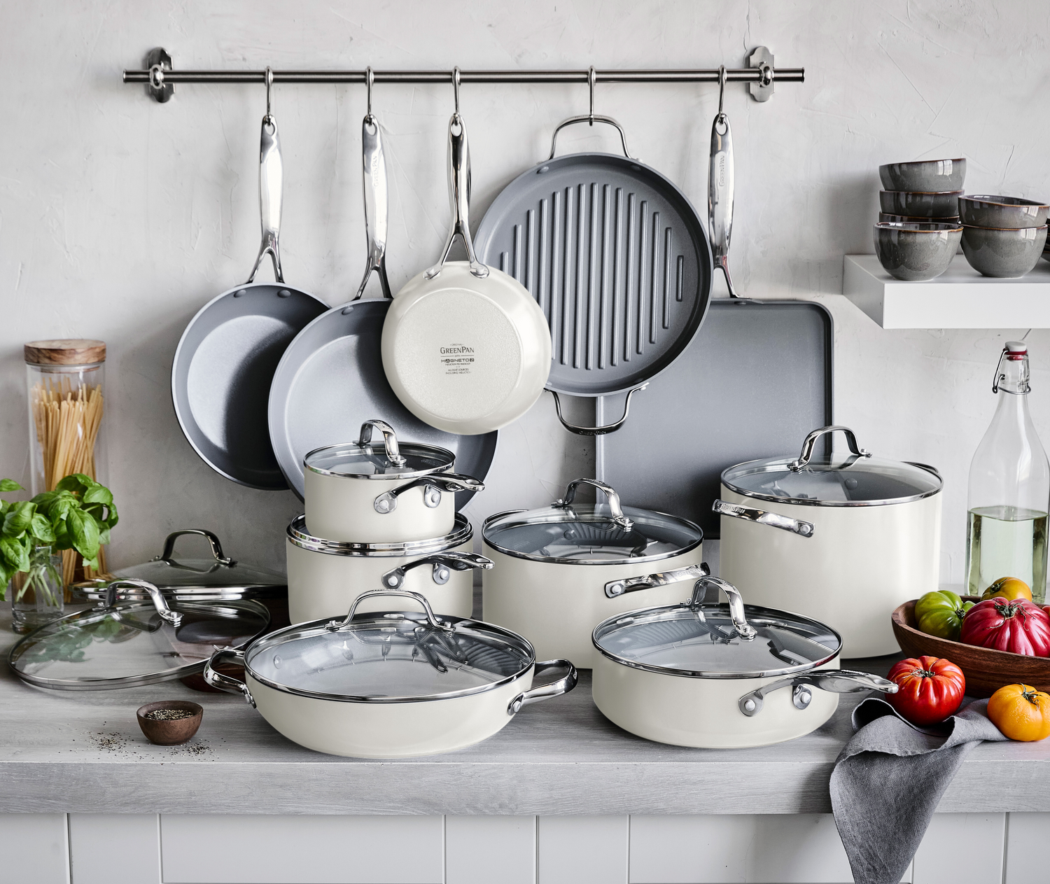 Ceramic vs. Aluminum Cookware: What’s the Difference?