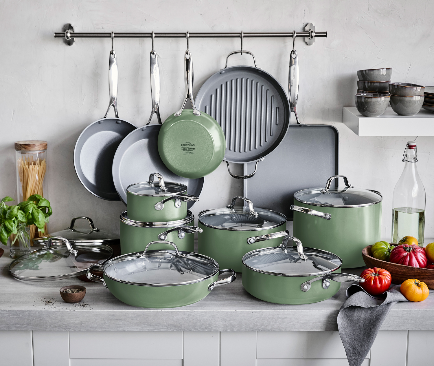 How to Clean Pans Without Damaging Them