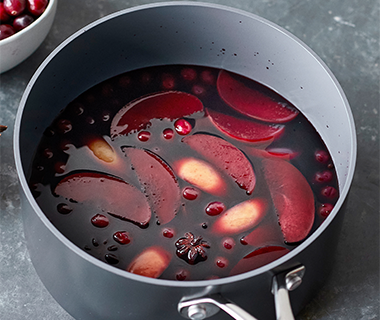 Mulled Wine with Apple Cider and Pomegranate 