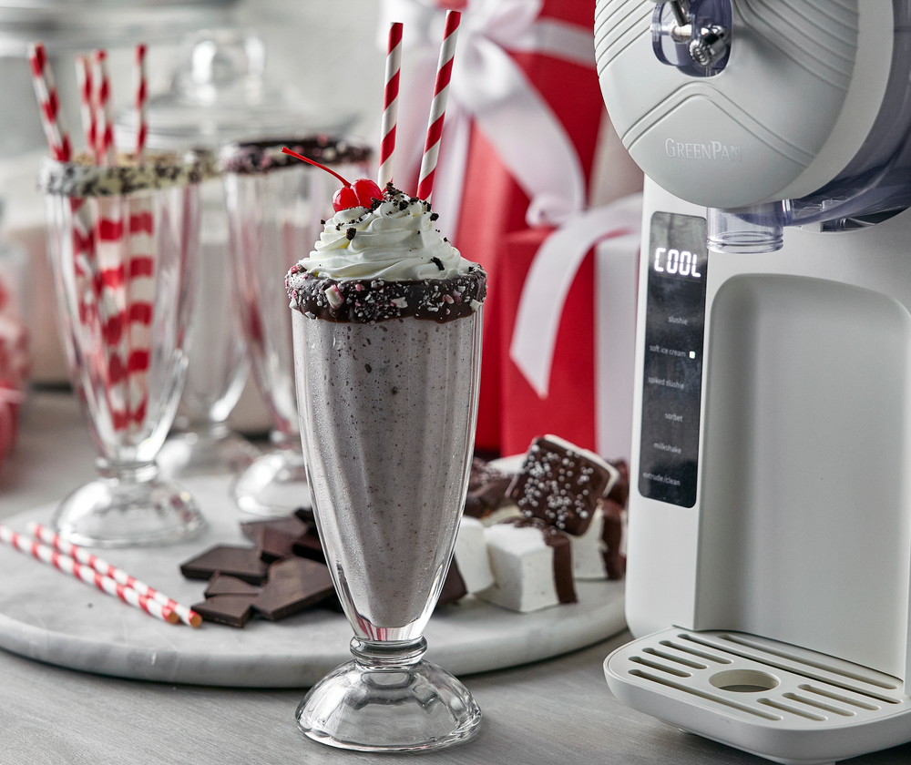 Peppermint Bark Milkshake | GreenPan