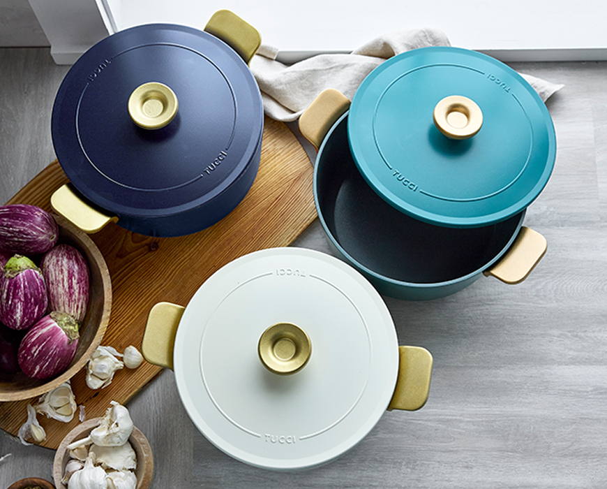 Is carbon steel cookware safe for cooking?