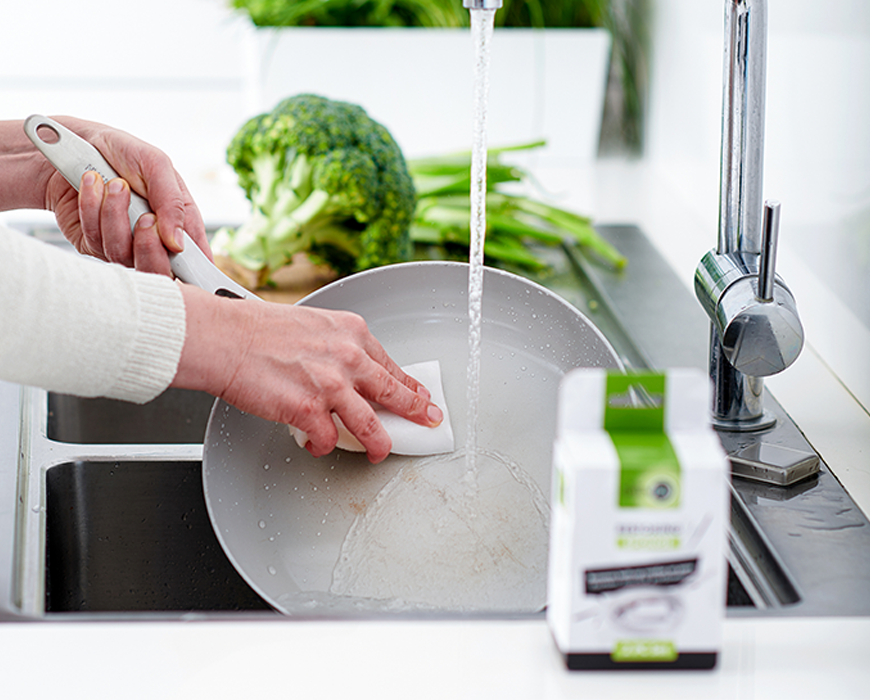 How to clean a burnt nonstick pan