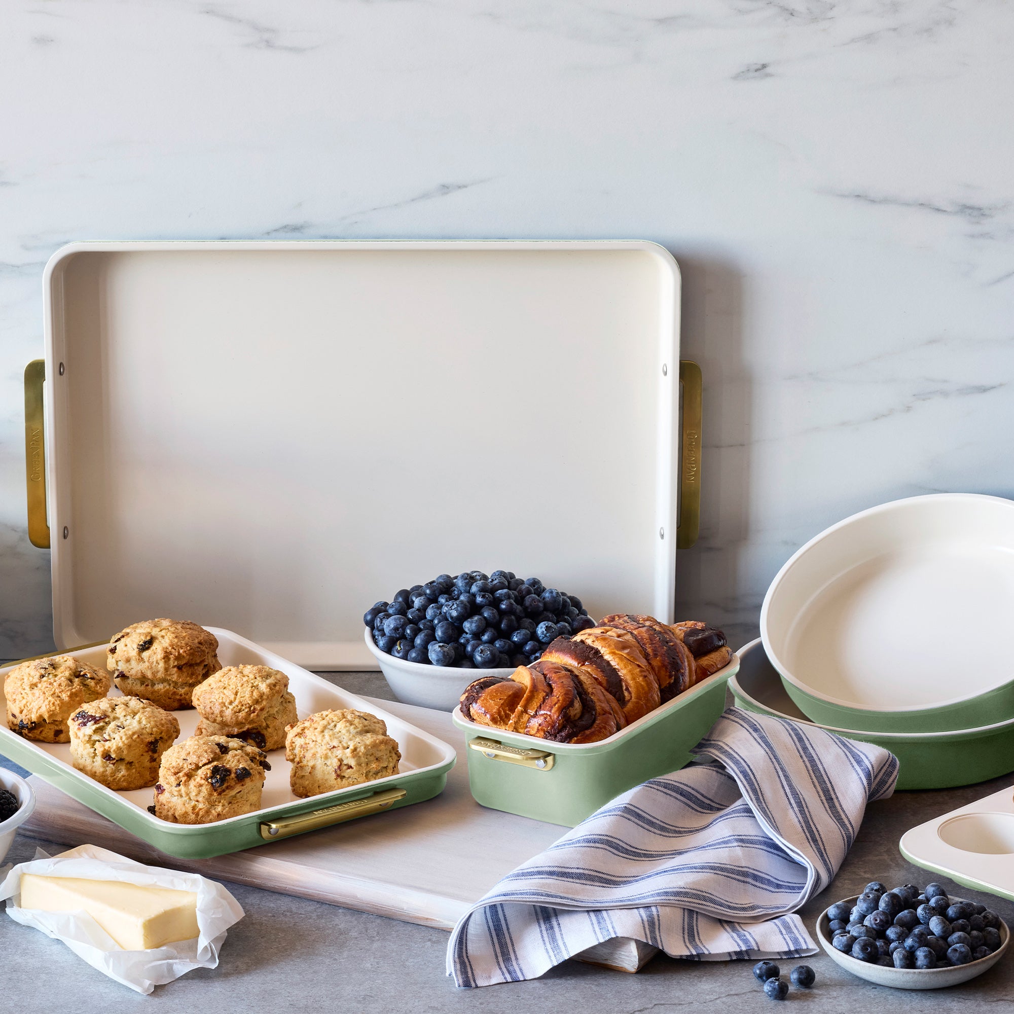 Reserve Bakeware 7-Piece Set | Sage