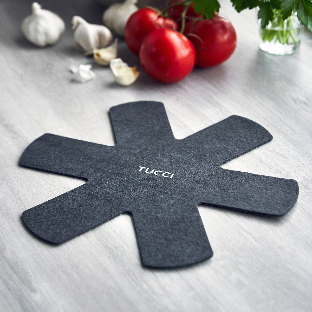 Pan protector with Tucci logo
