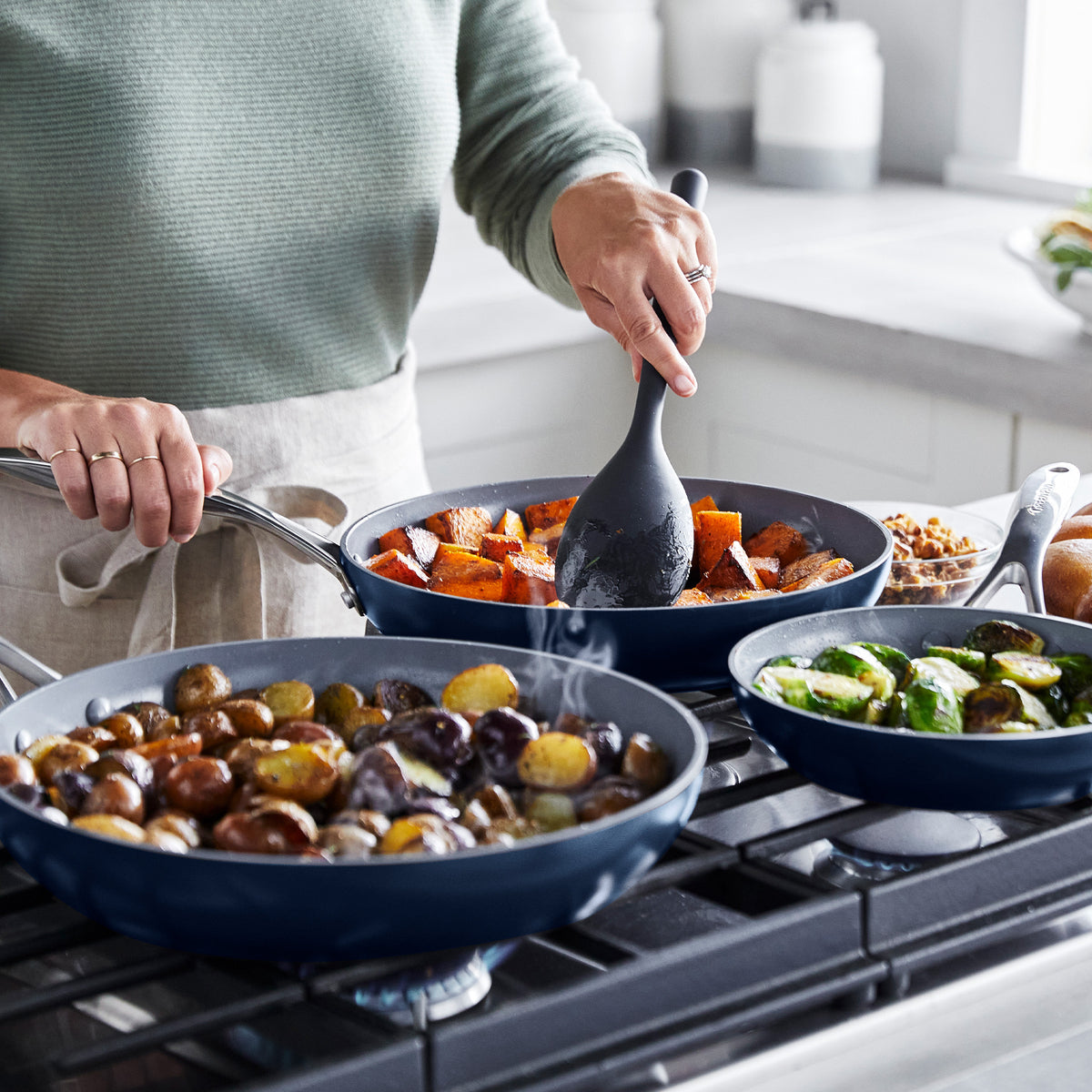 Farberware Easy Clean 14 Inch Nonstick Frying Pan with Helper Handle, Dishwasher Safe, Black Farberware Easy Clean 14 Inch Nonstick Frying Pan with Helper Handle, Dishwasher Safe, Black