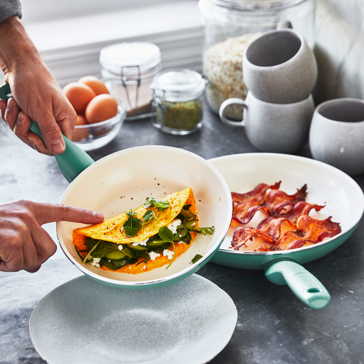  GreenLife Soft Grip Healthy Ceramic Nonstick 7 and 10 Frying  Egg Omeltte Pan Skillet Set, PFAS-Free, Dishwasher Safe, Soft Pink: Home &  Kitchen