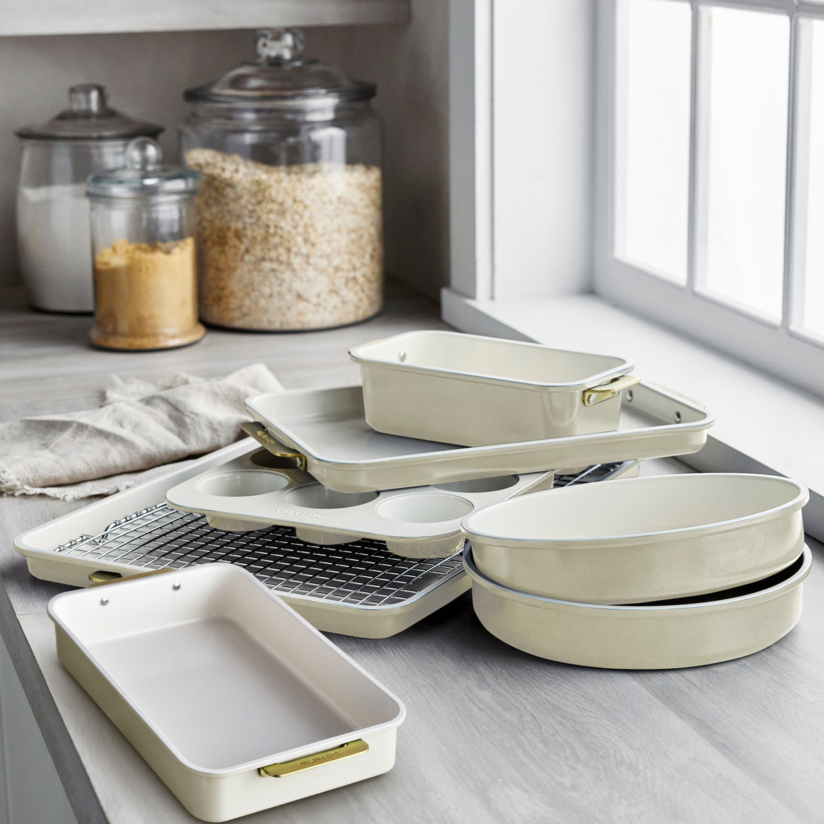 Reserve Bakeware 8-Piece Set | Cream