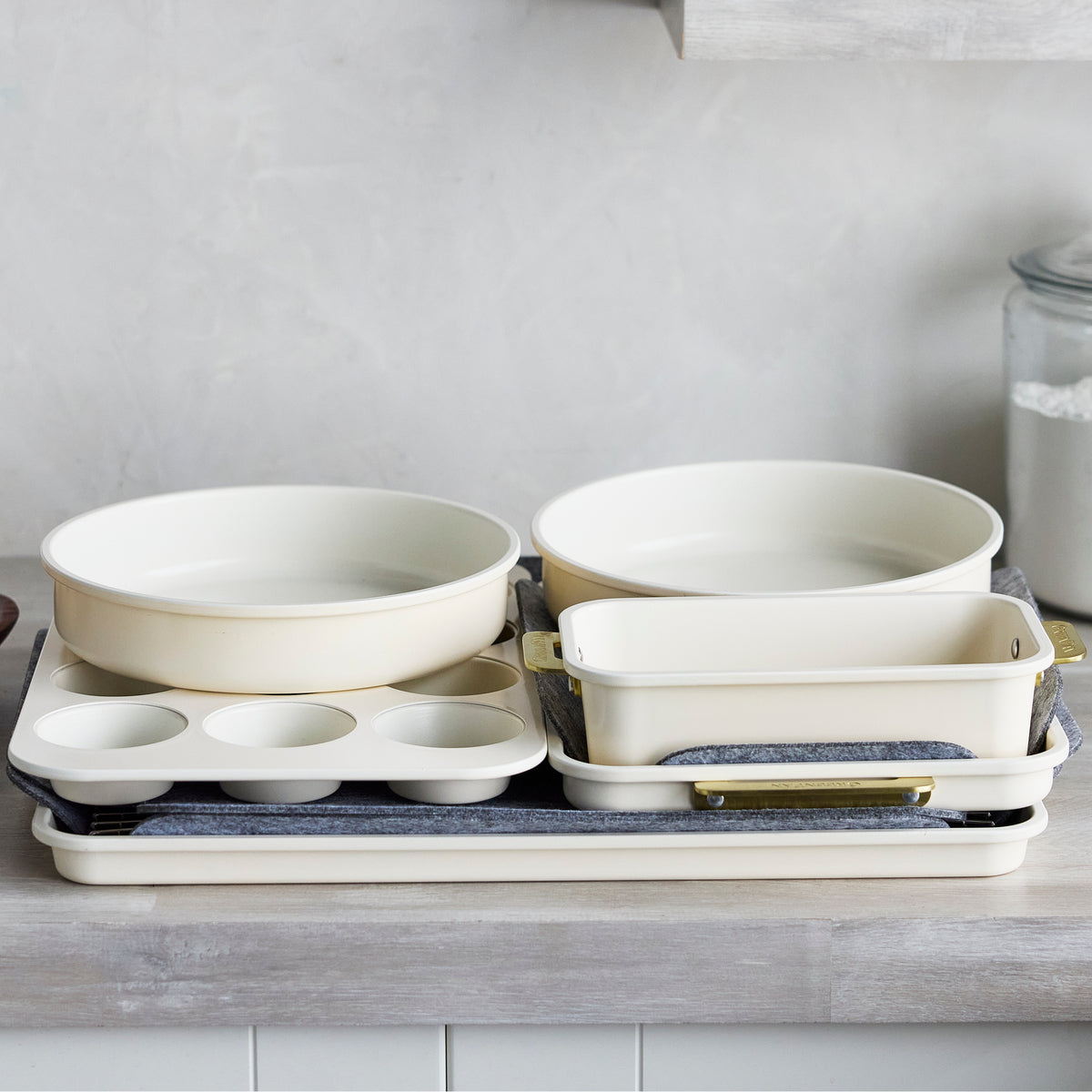 Reserve Pro 18-Piece Cookware & Bakeware Set | Cream