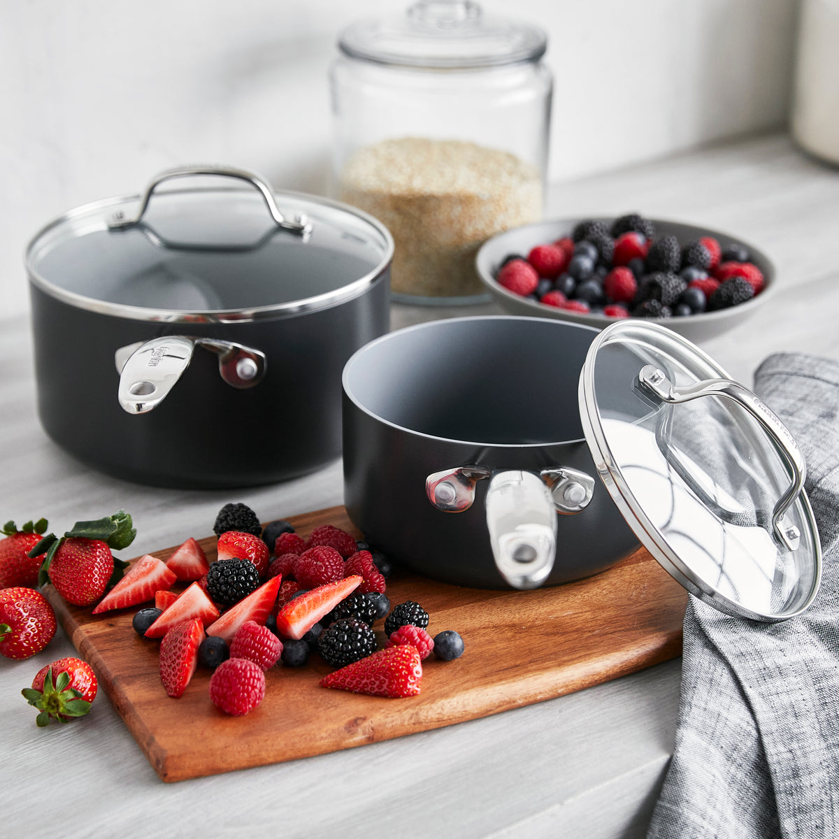 シナリー　ハンズクリーン&エコバース Valencia Pro Saucepan Set 1.5-Qt & 3-Qt | © GreenPan Official