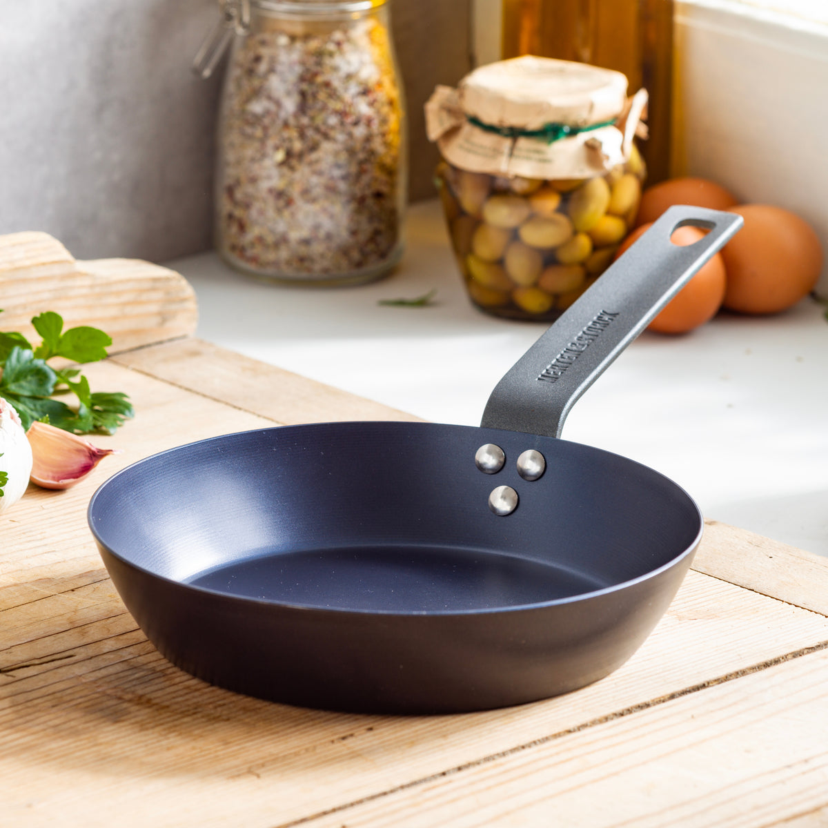 Merten Storck Carbon Steel BBQ Rôtissoire Perforée en Fonte, 30cm x