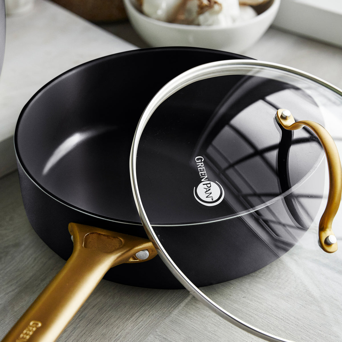 Reserve ceramic cookware with glass lids