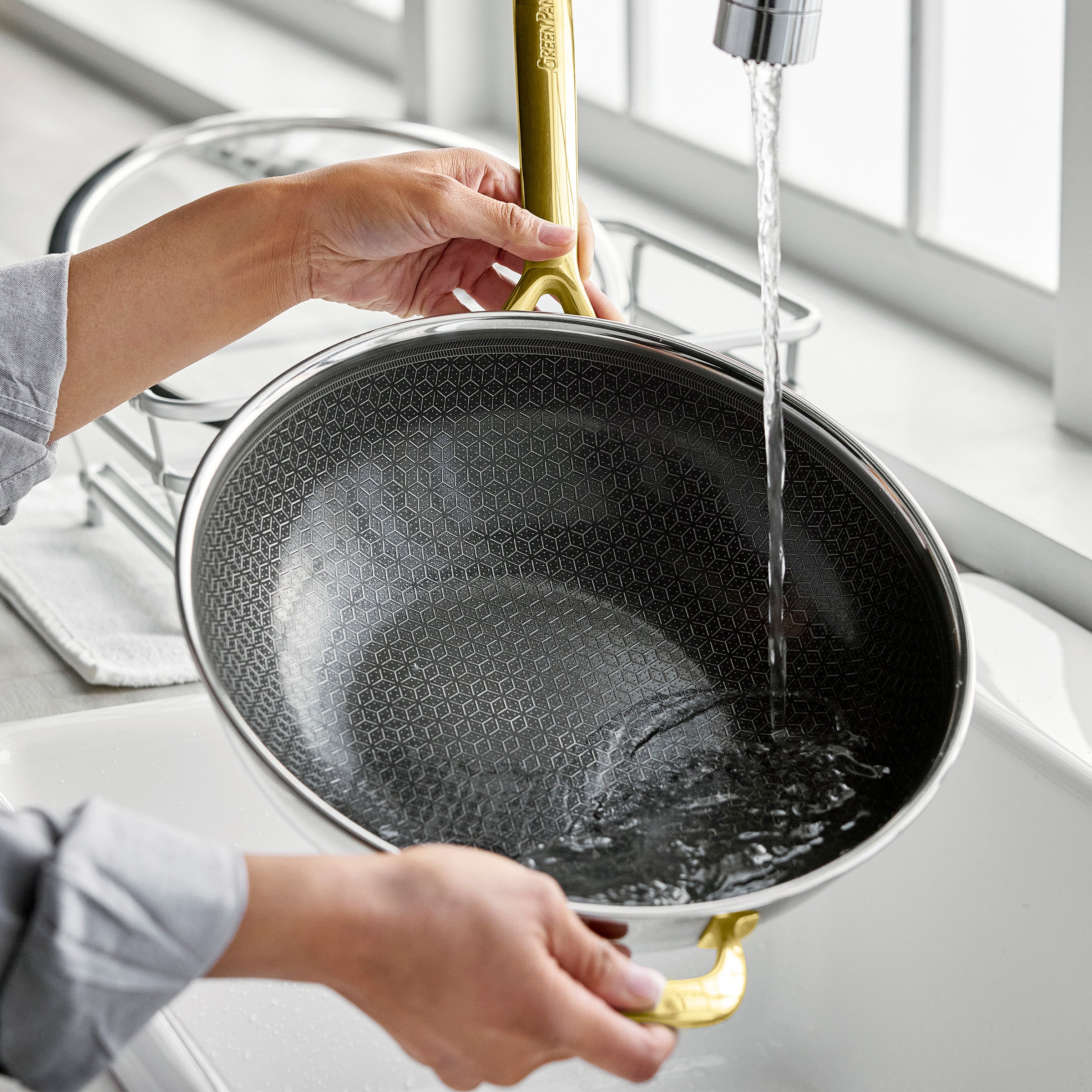 Spectra Gold Thermobond Hybrid Ceramic Nonstick 12" Wok with Lid