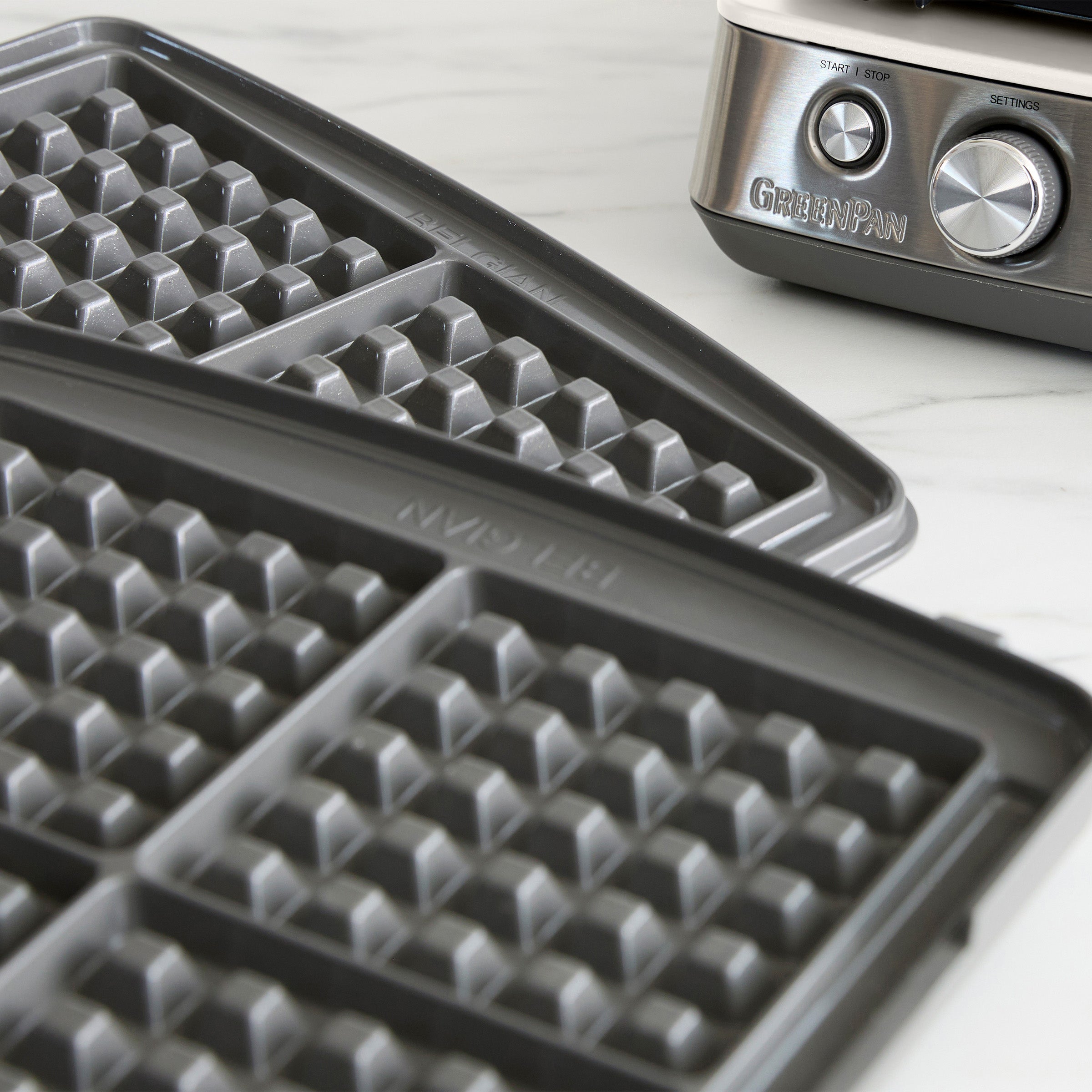 Elite Ceramic Nonstick 4-Square Waffle Maker | Cloud Cream