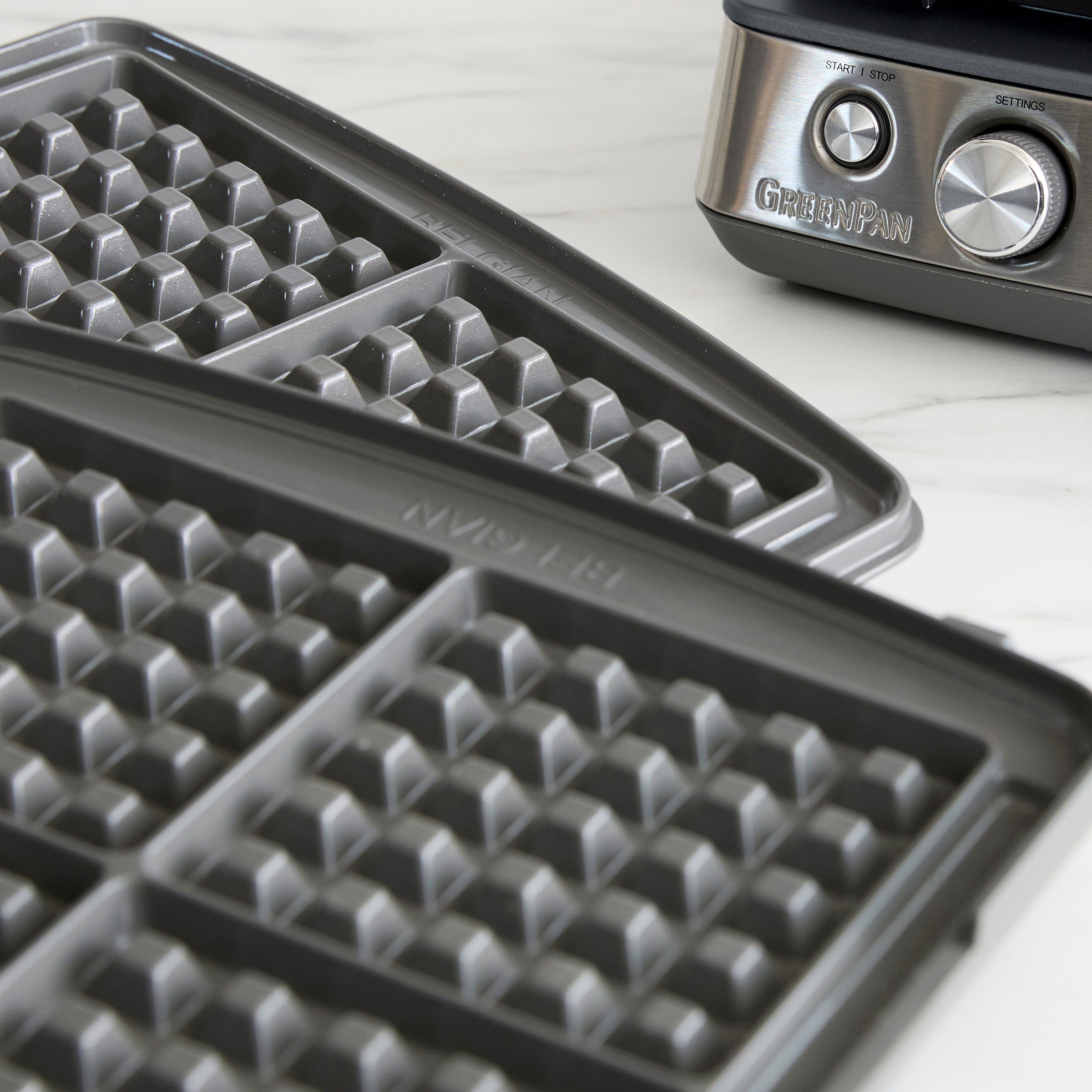 Elite Ceramic Nonstick 4-Square Waffle Maker | Graphite
