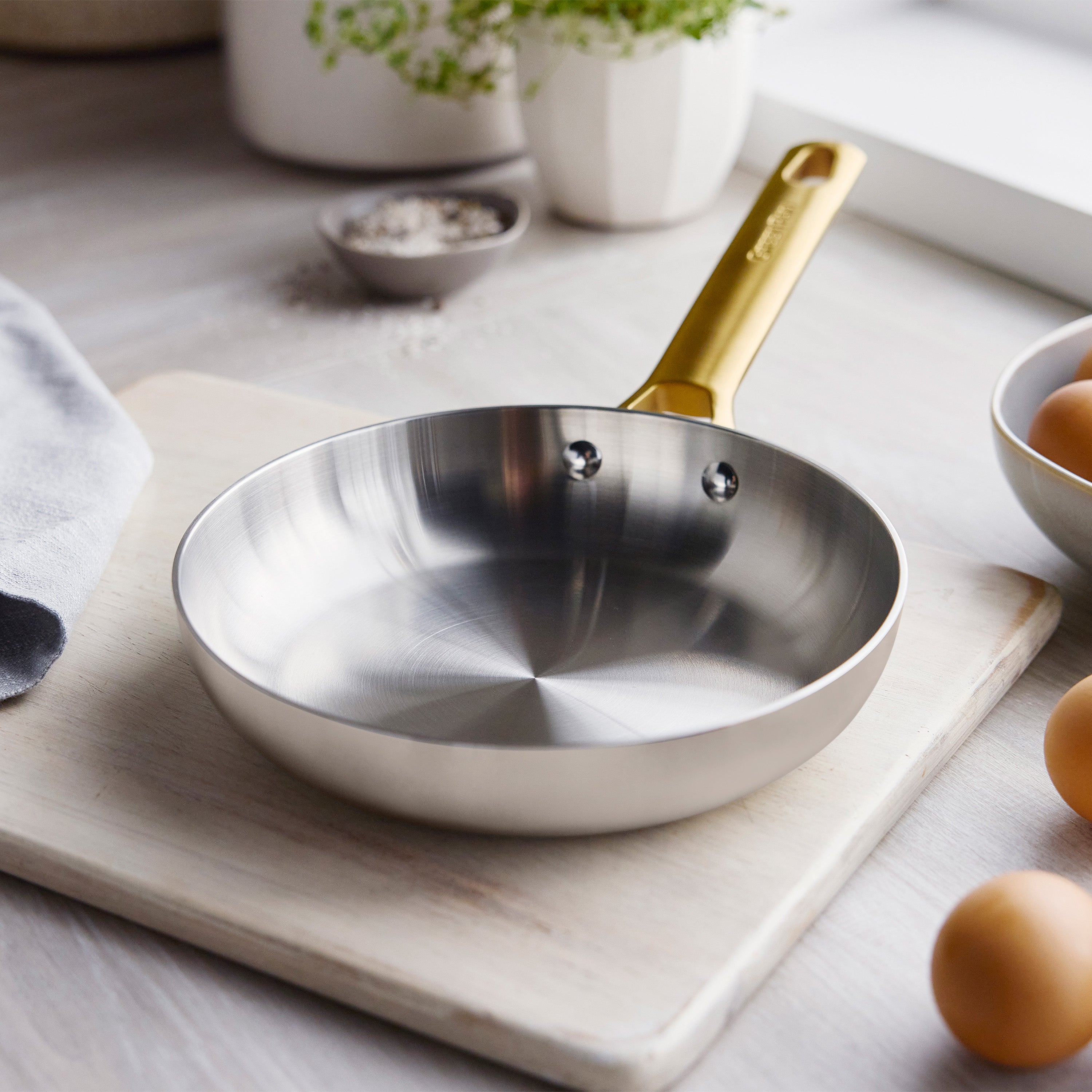 Reserve Pro Uncoated Stainless Steel 8" Frypan | Cream