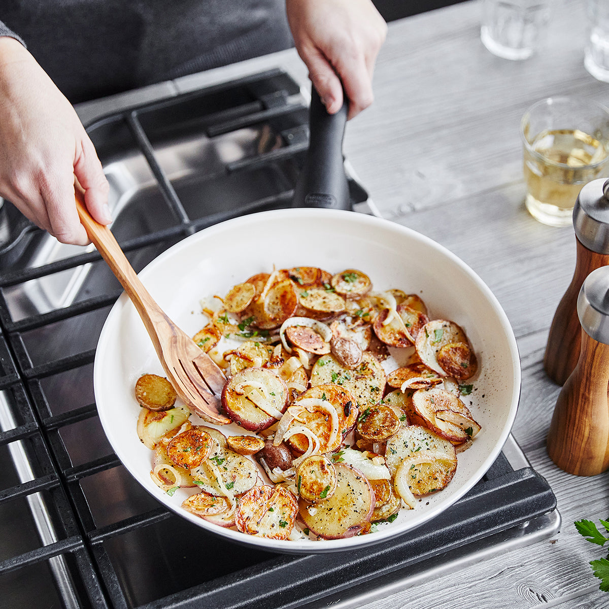 thumbnail image 2 of IRIS USA 10 Inch Non-Stick Frying Pan - MEGASTONE Coating, Detachable Handle 2 of 14