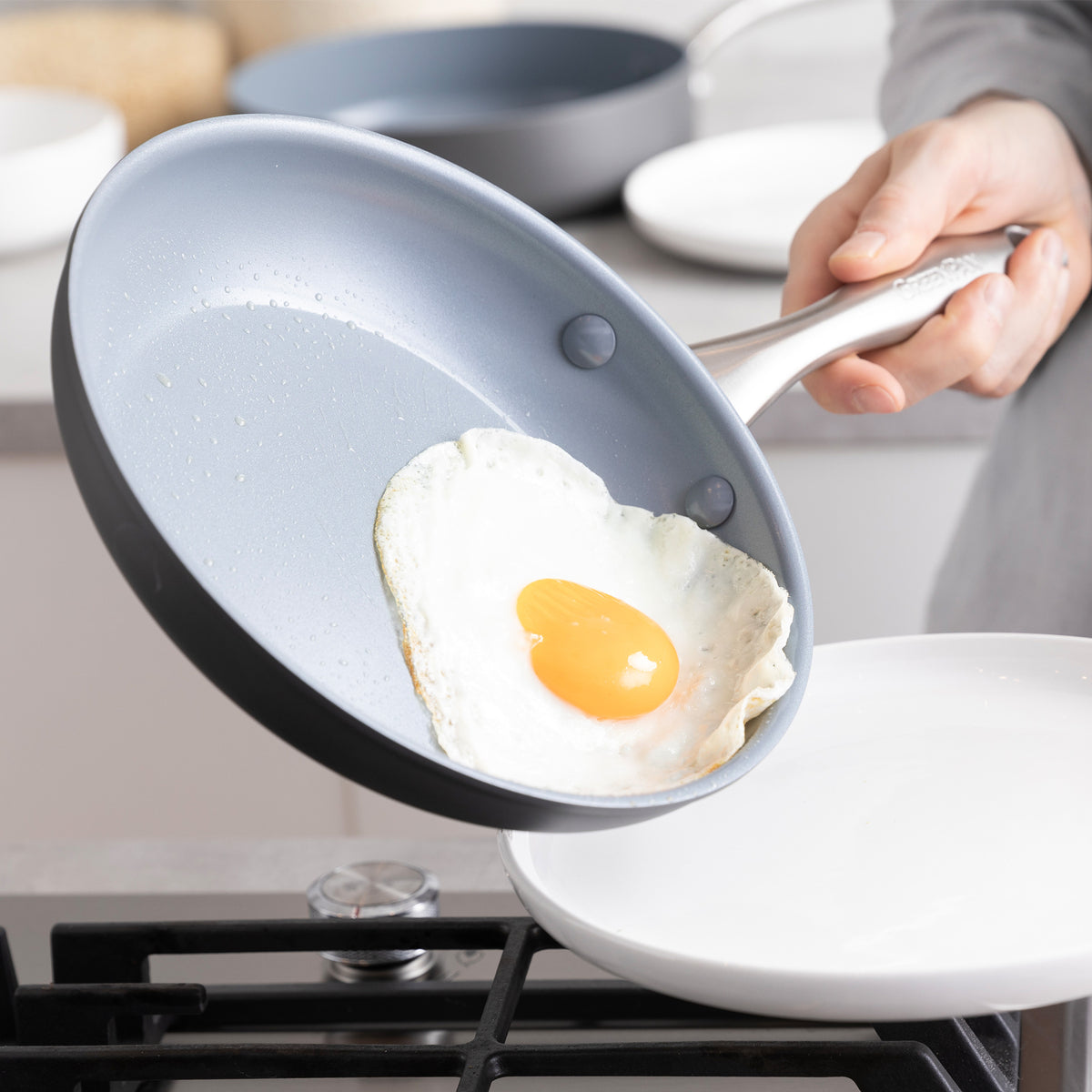 9 Inch Healthy Green Ceramic Non Stick Fry/Frying Pans,Small egg