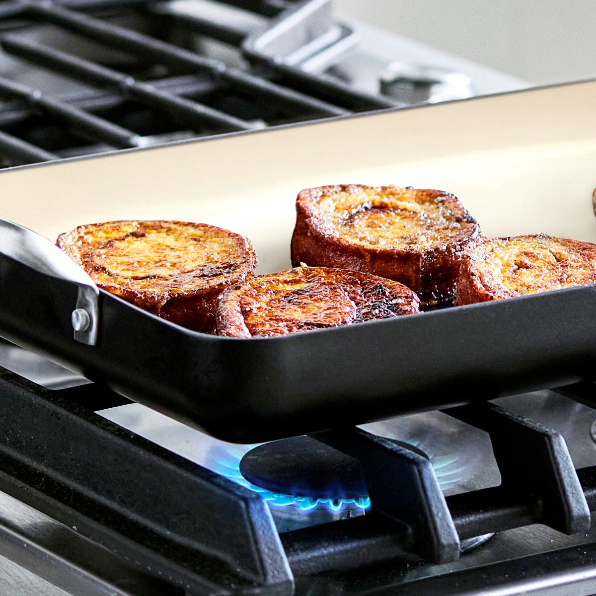 How Do You Use a Griddle on a Gas Stove?