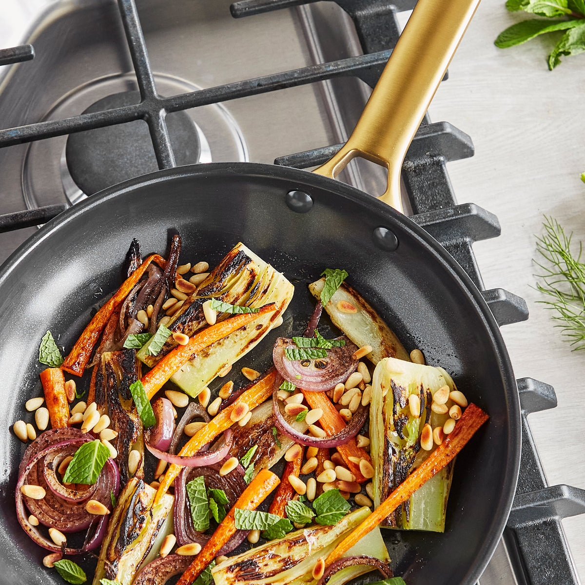 14 Stir-Fry Pan with Helper Handle & Glass Cover 
